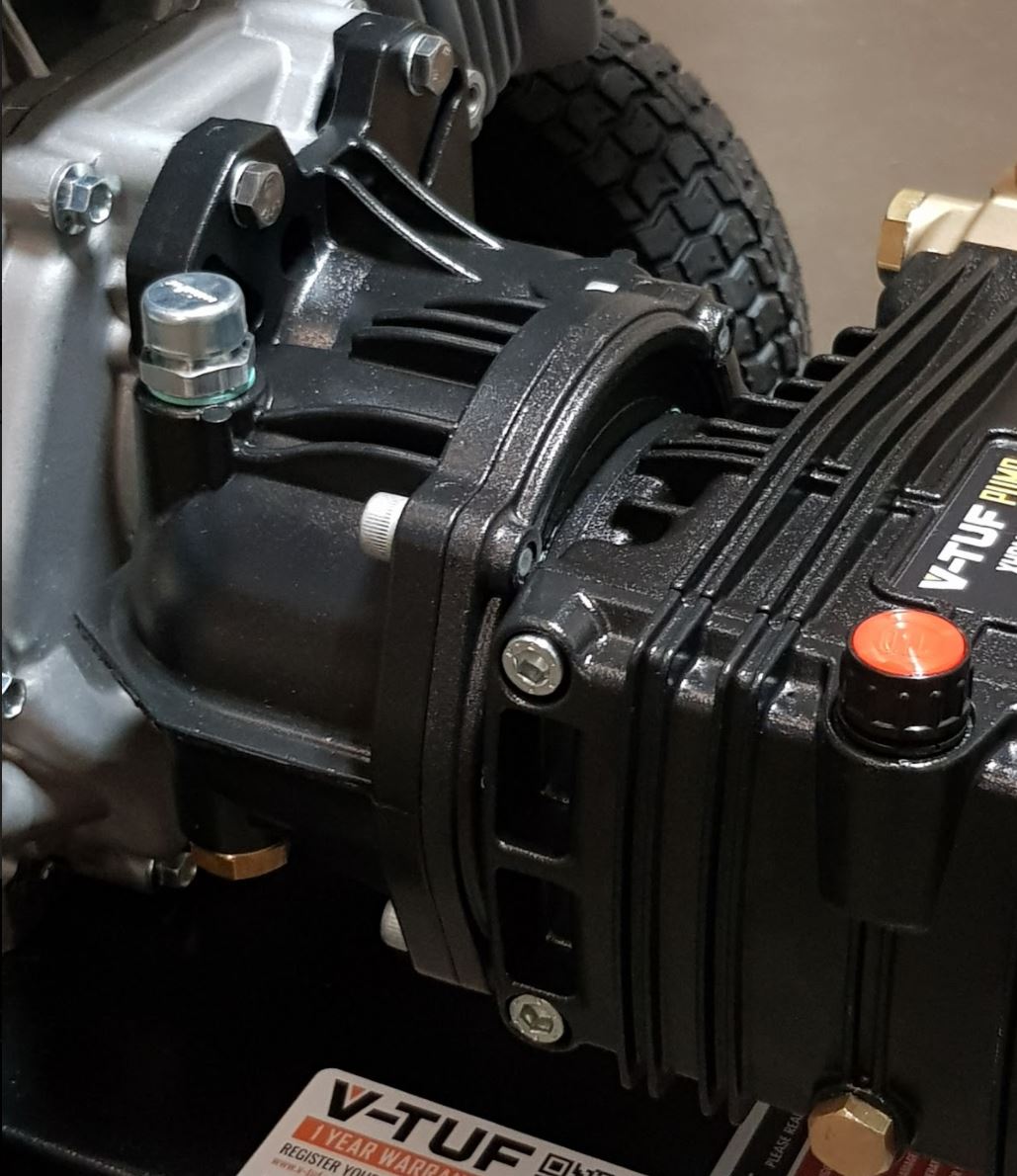 V-TUF XHDG500SS gearbox close-up of oil fill and drain plugs